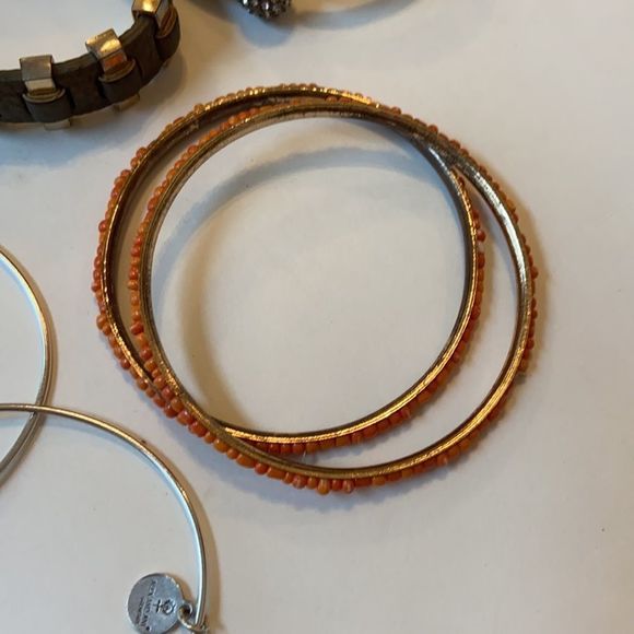 Set of 7 Bracelets - Picture 7 of 9